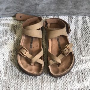Birkenstock lookalike